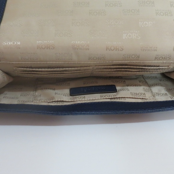 MICHAEL KORS CLUTCH - Picture 7 of 8